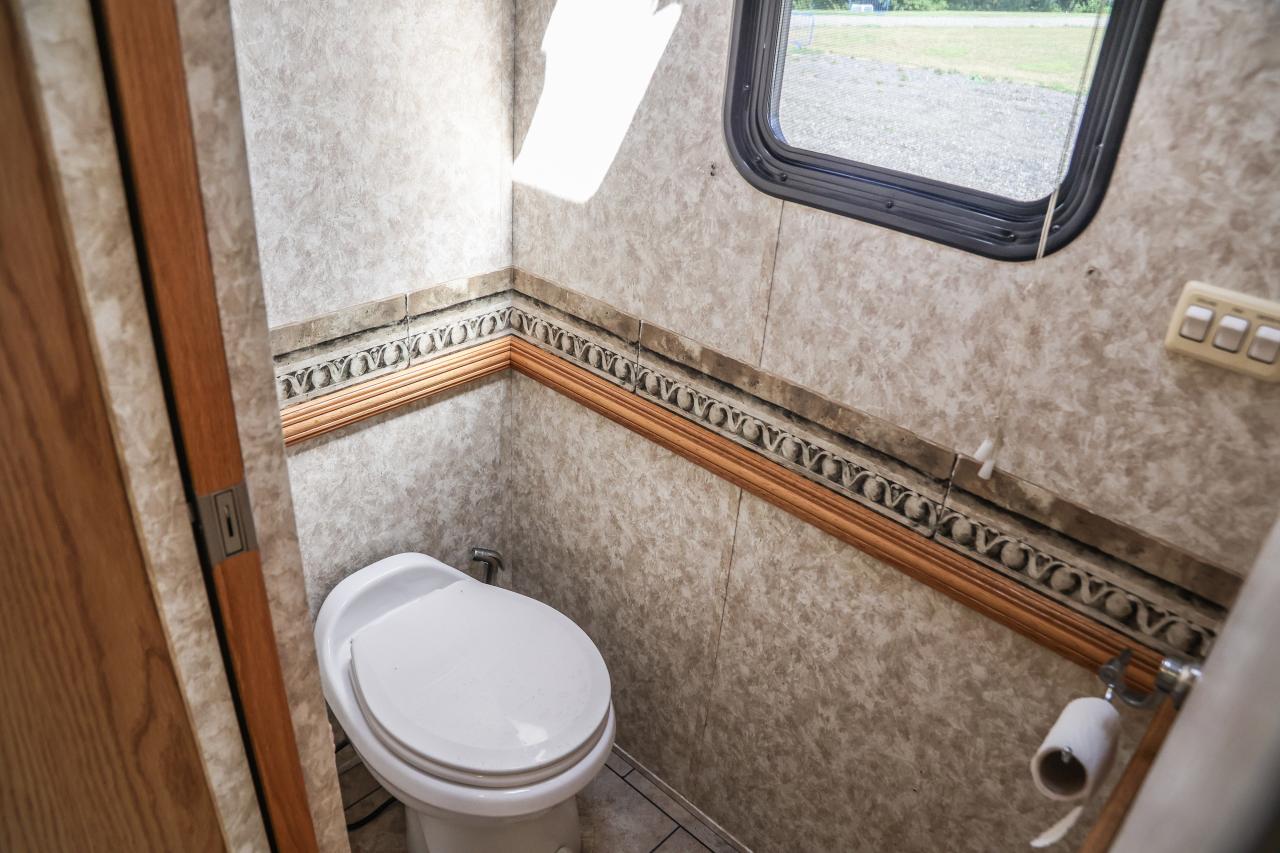 2005 Newmar Scottsdale 3201 Motorhome
