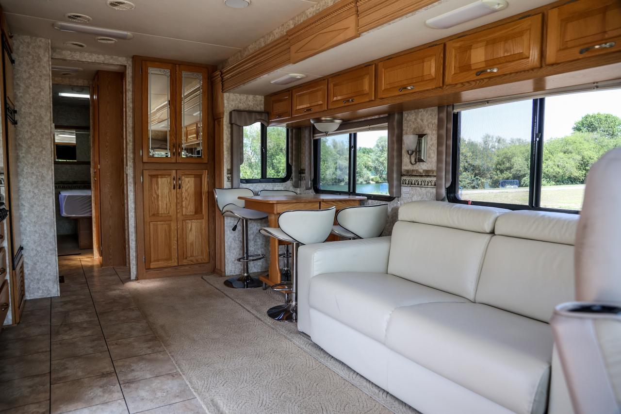 2005 Newmar Scottsdale 3201 Motorhome