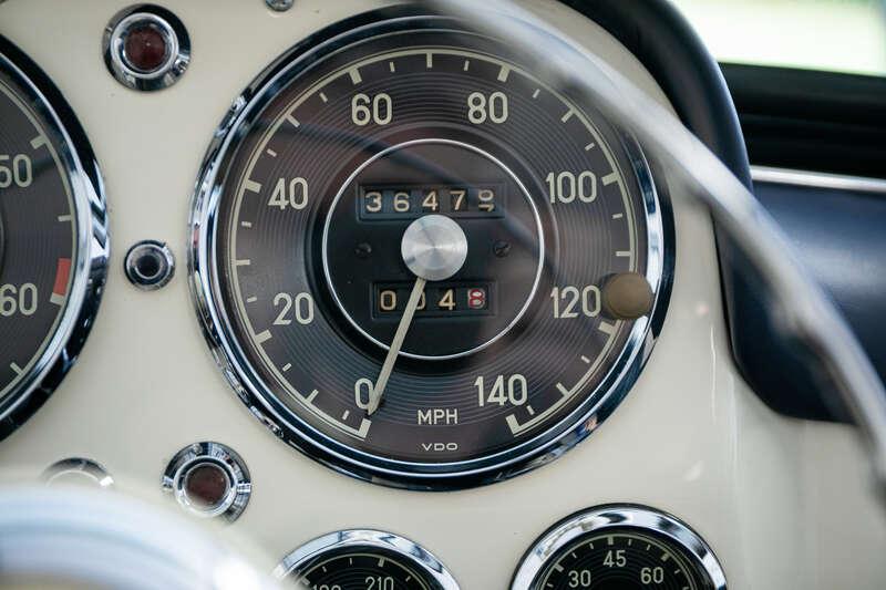 Mercedes - Benz 190SL