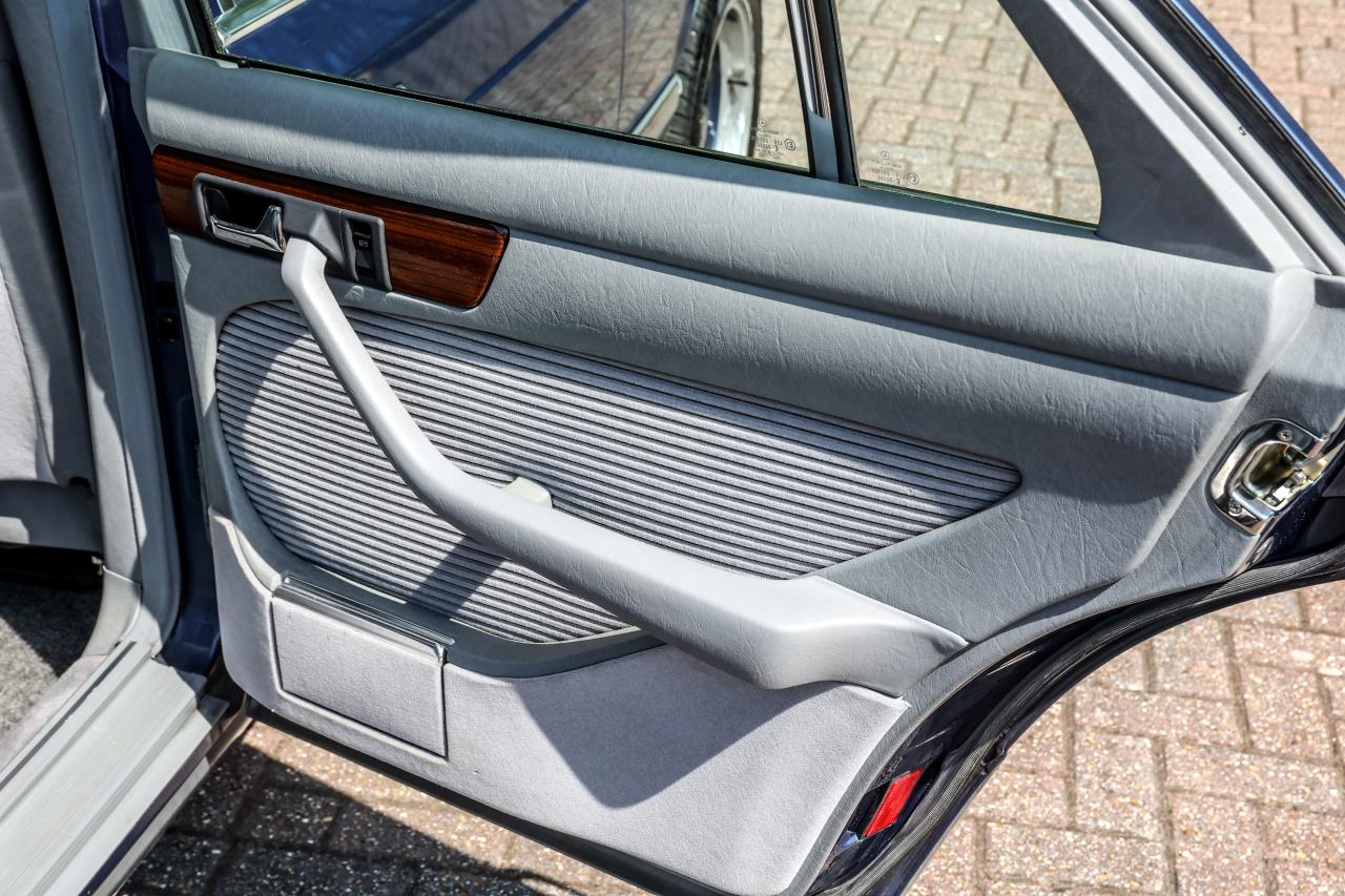 1985 Mercedes - Benz 500 SE (W126)