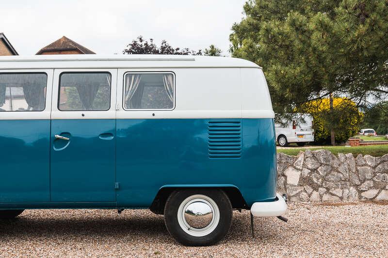 1966 Volkswagen TYPE 2 T1 SPLIT SCREEN CAMPER DEVON CARAVETTE