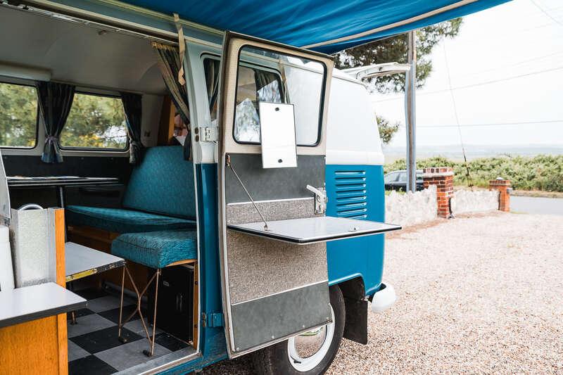 1966 Volkswagen TYPE 2 T1 SPLIT SCREEN CAMPER DEVON CARAVETTE