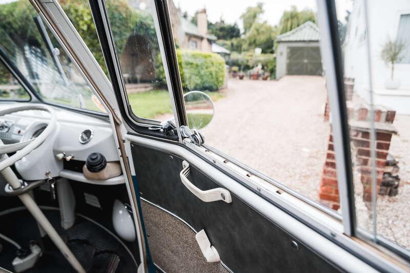 1966 Volkswagen TYPE 2 T1 SPLIT SCREEN CAMPER DEVON CARAVETTE