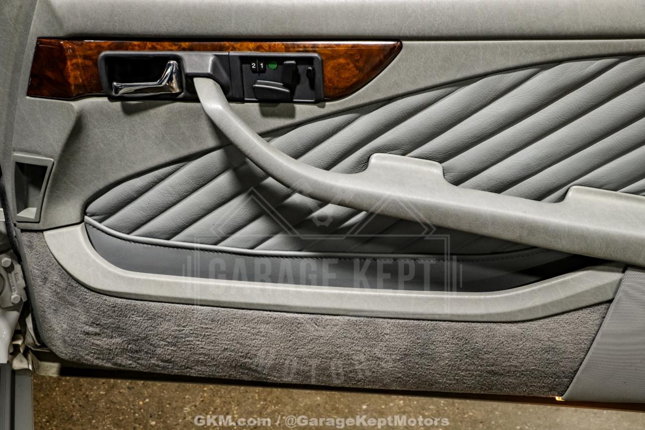 1991 Mercedes - Benz 560-Class