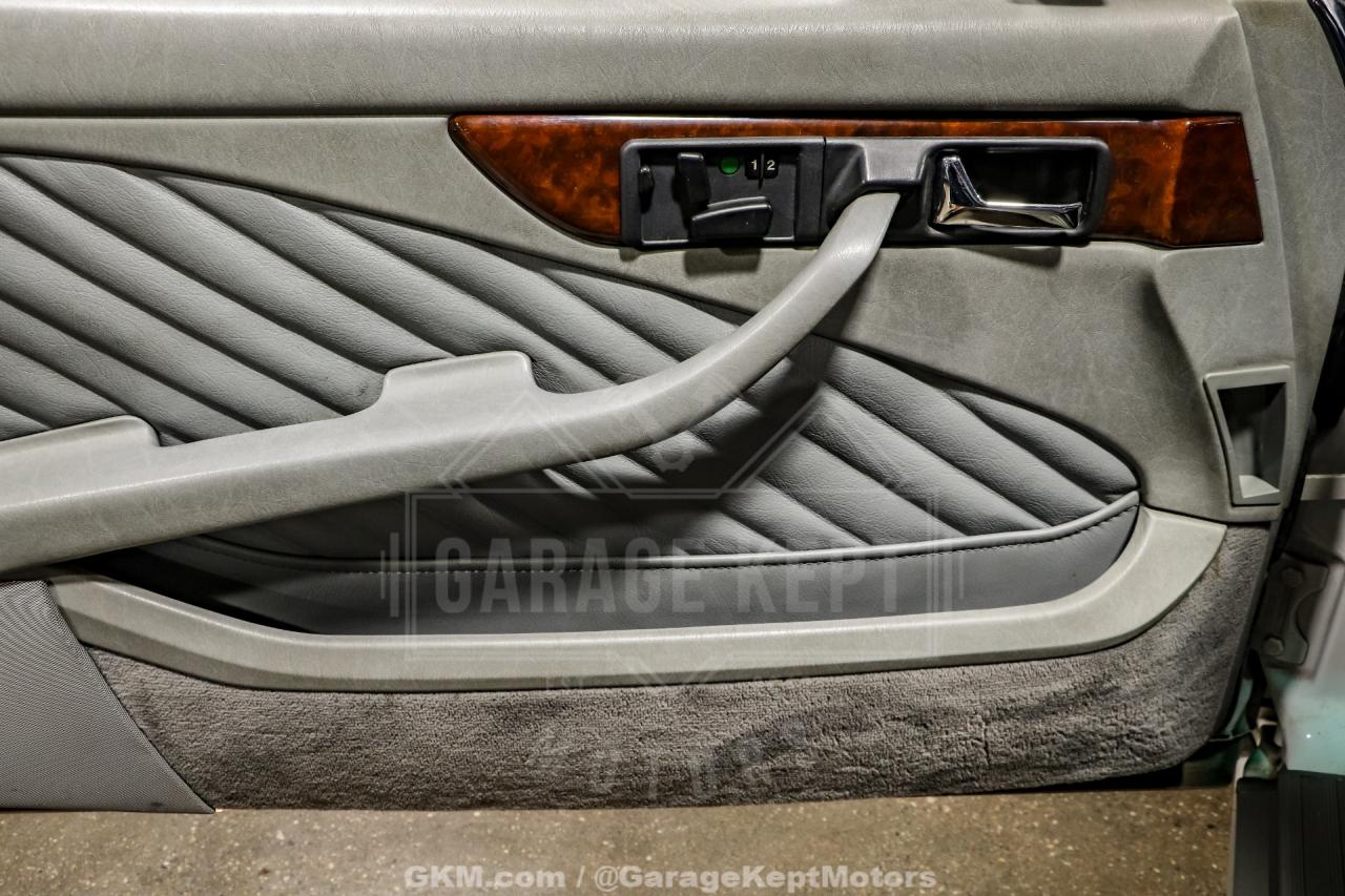 1991 Mercedes - Benz 560-Class