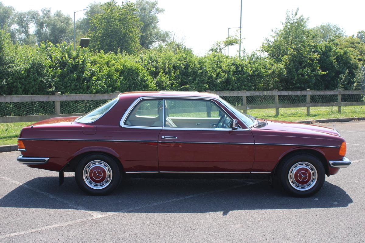 1978 Mercedes - Benz 230 CW AUTO (C123)