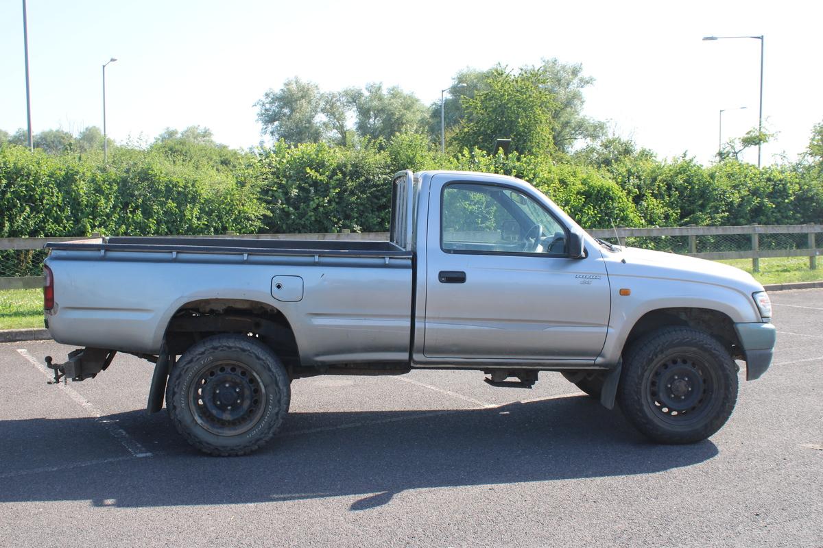 2003 Toyota HILUX EX 4WD
