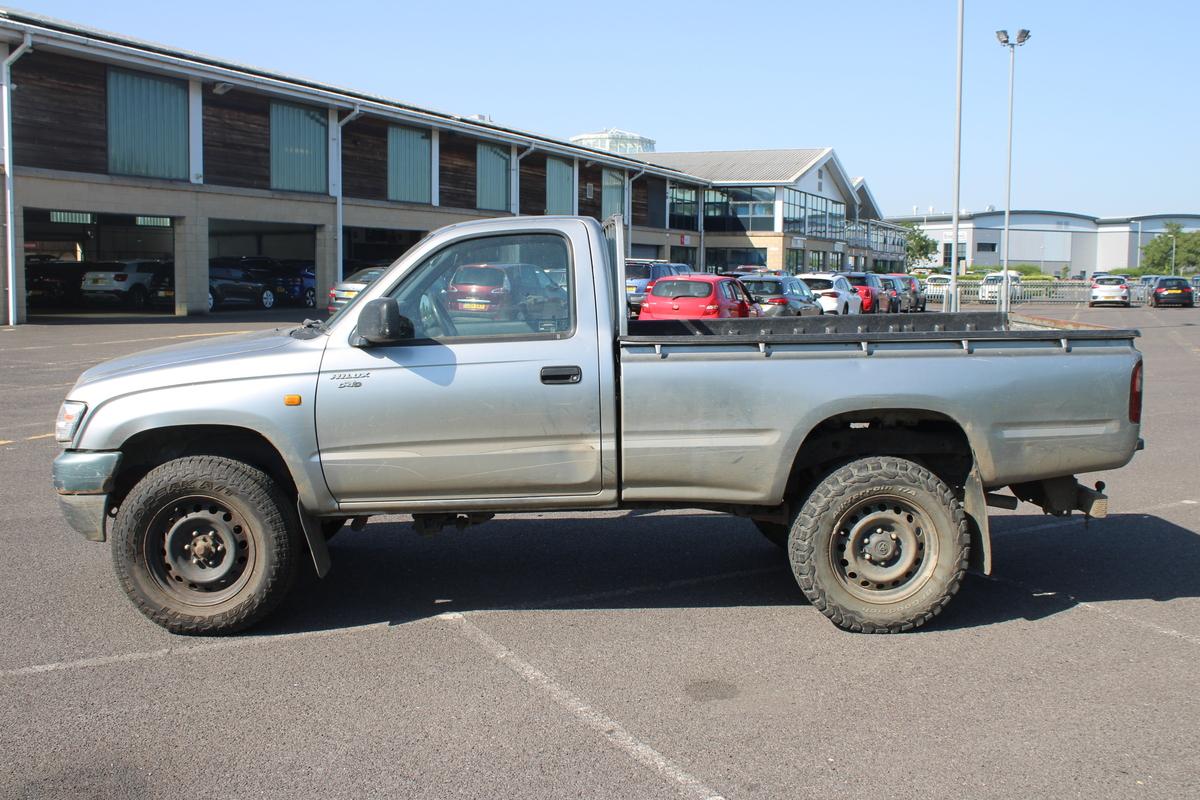 2003 Toyota HILUX EX 4WD
