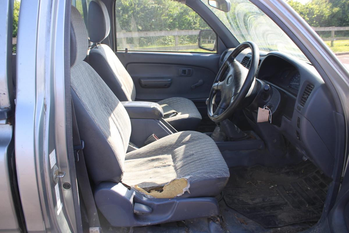 2003 Toyota HILUX EX 4WD