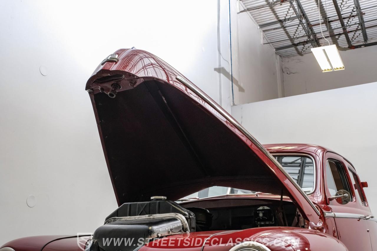 1948 Ford Deluxe Sedan