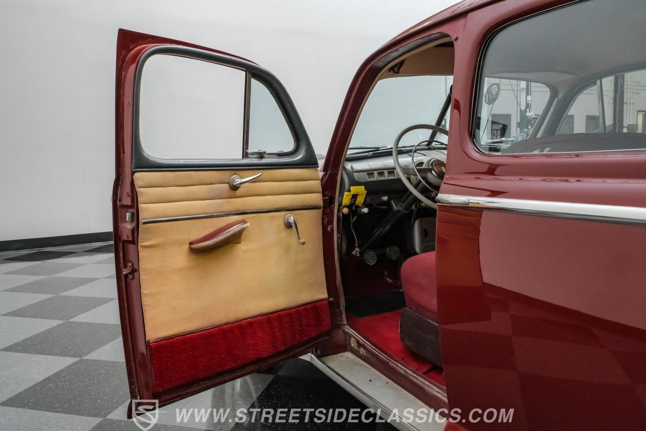 1948 Ford Deluxe Sedan