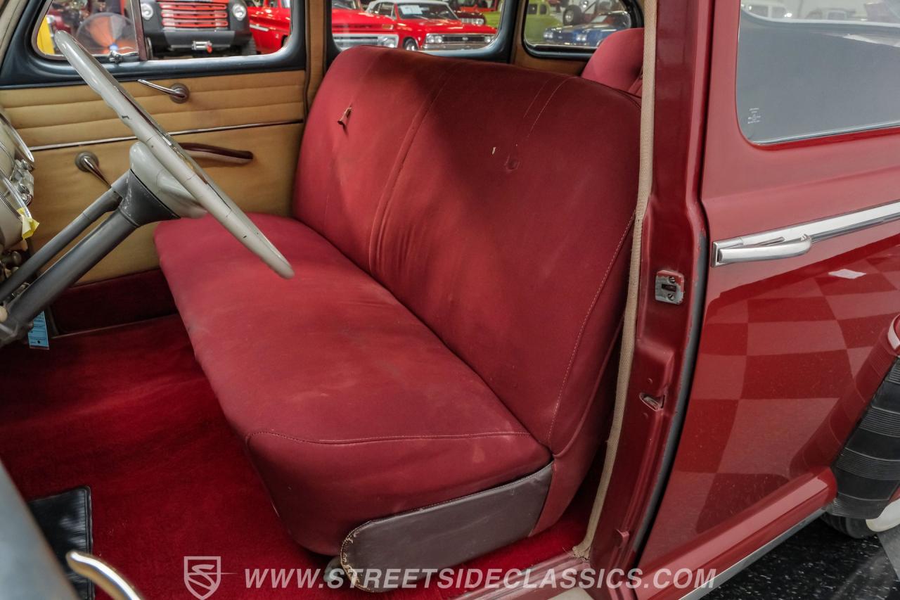 1948 Ford Deluxe Sedan
