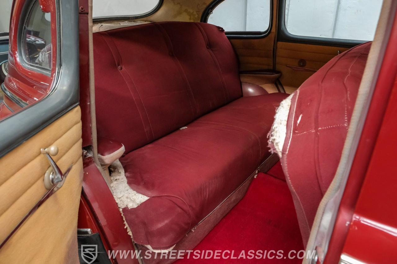 1948 Ford Deluxe Sedan