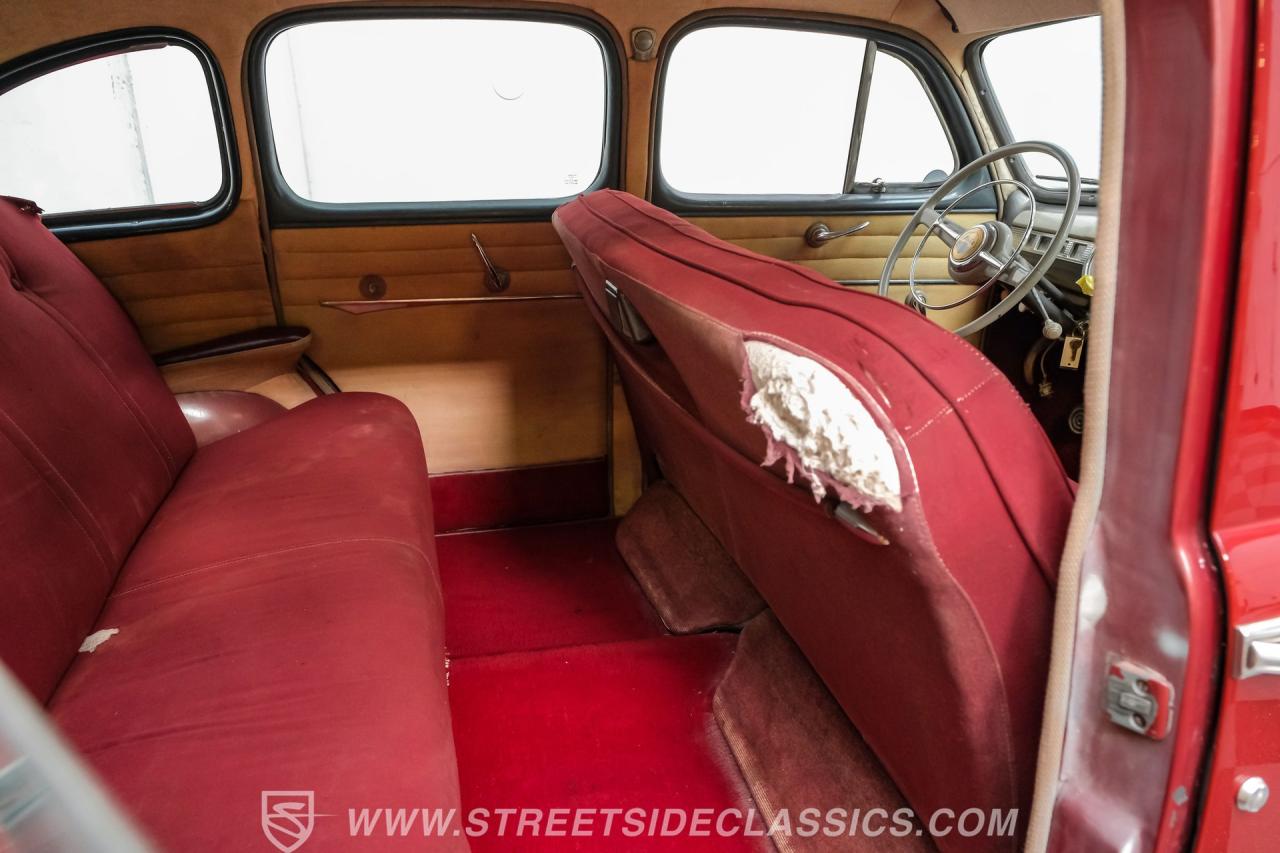 1948 Ford Deluxe Sedan
