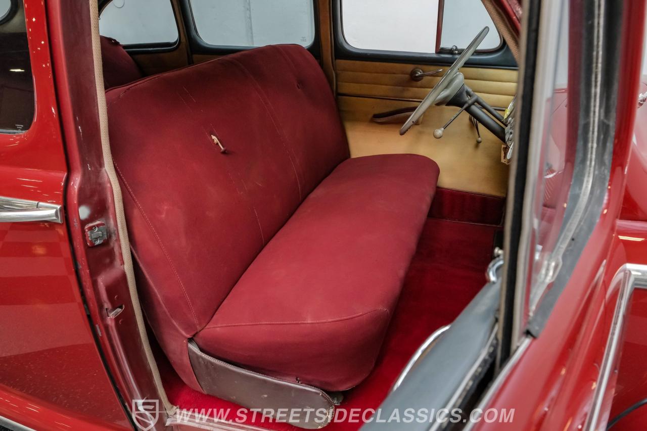 1948 Ford Deluxe Sedan