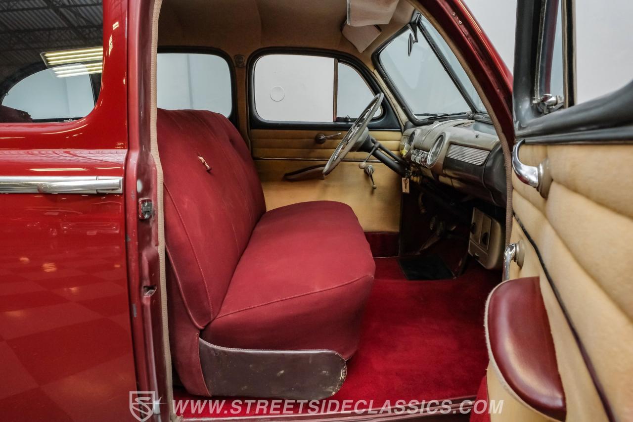 1948 Ford Deluxe Sedan