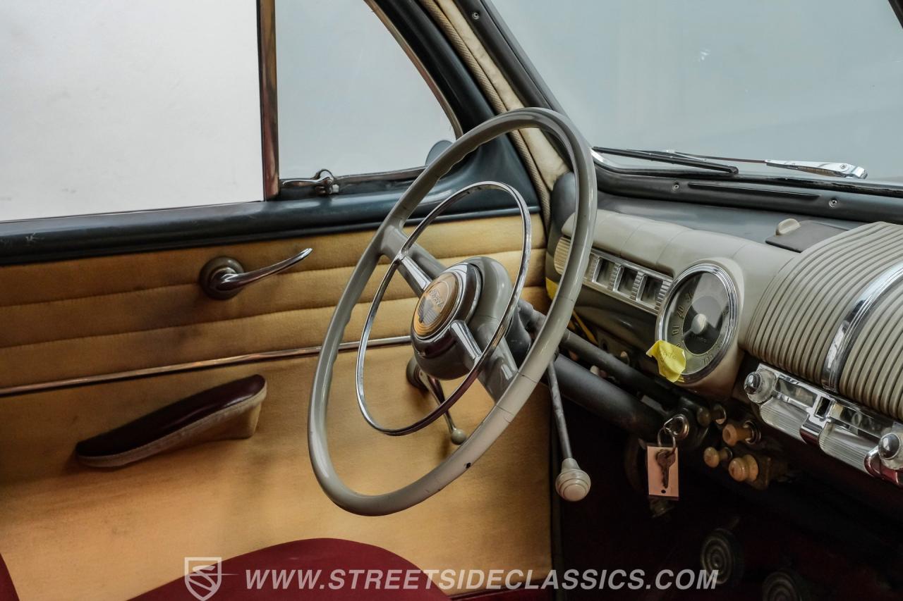 1948 Ford Deluxe Sedan