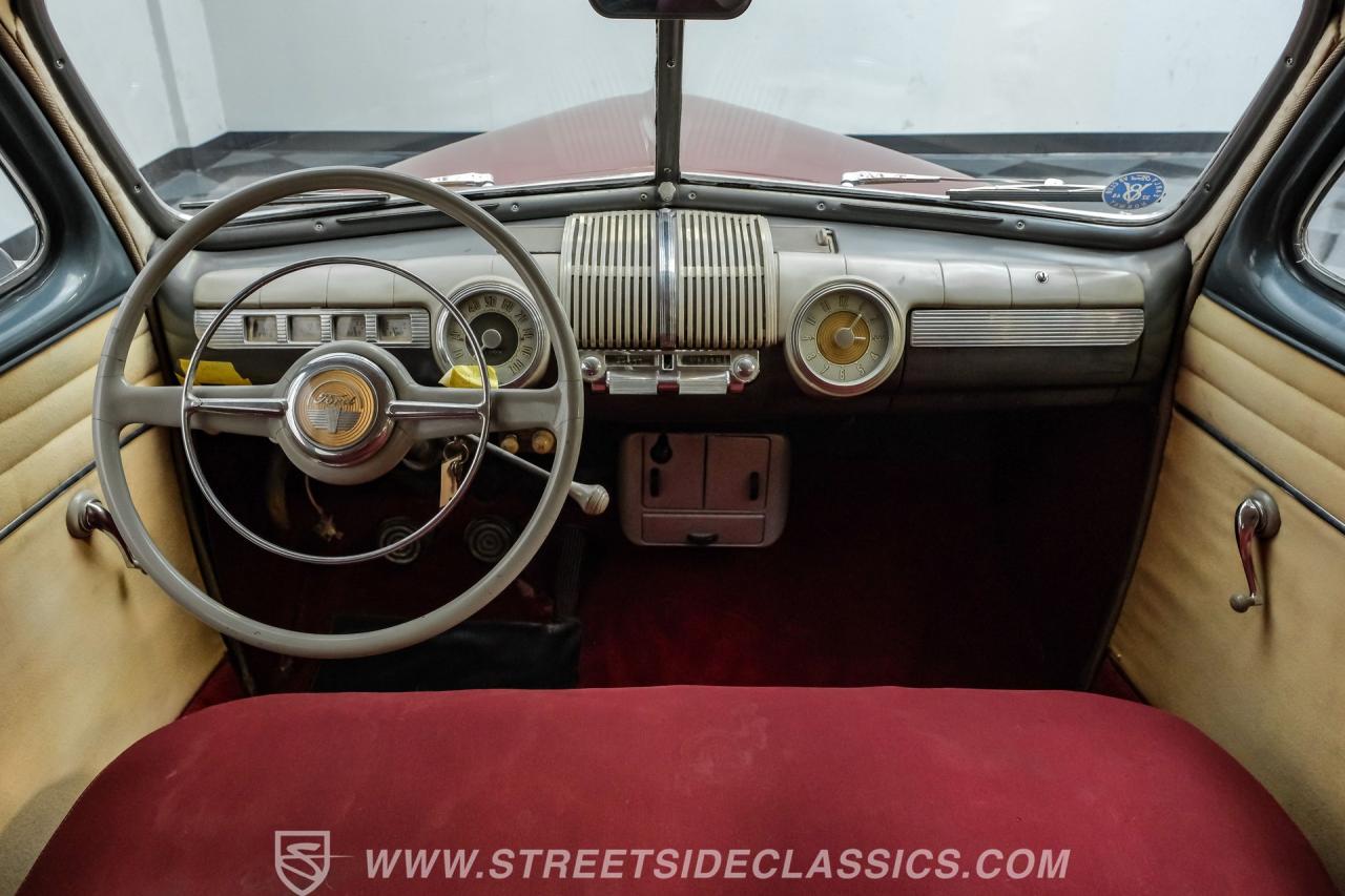 1948 Ford Deluxe Sedan