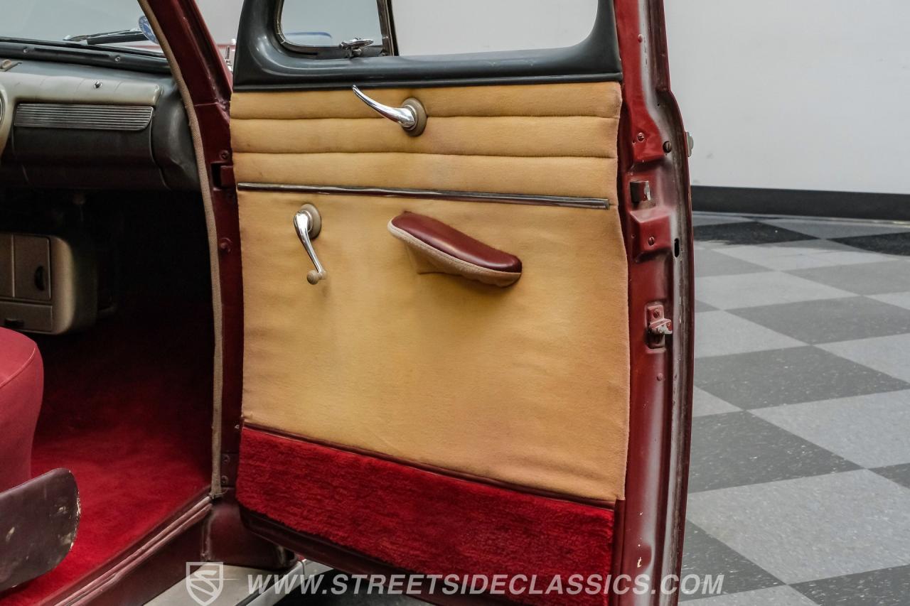 1948 Ford Deluxe Sedan