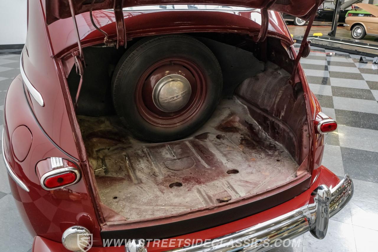 1948 Ford Deluxe Sedan