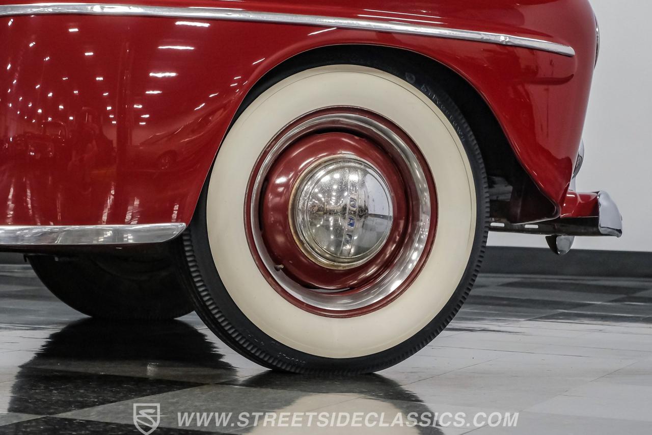 1948 Ford Deluxe Sedan