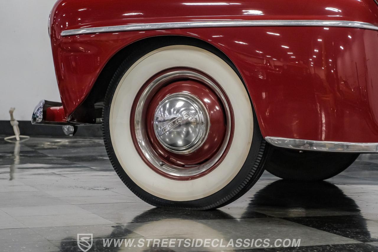1948 Ford Deluxe Sedan