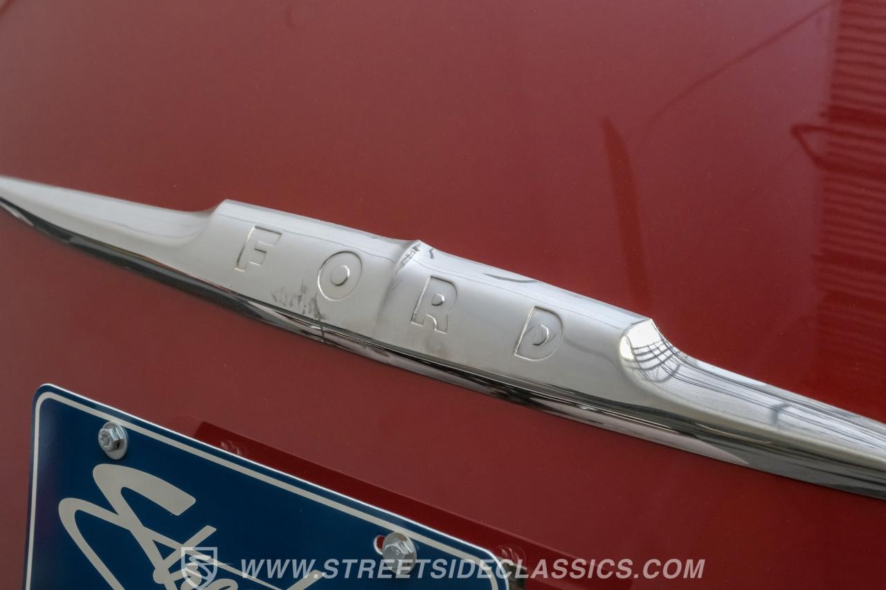 1948 Ford Deluxe Sedan