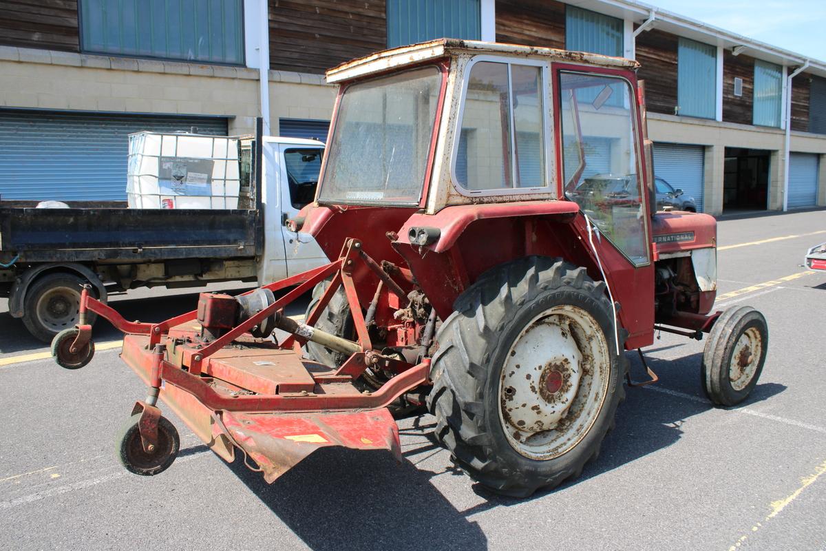 1975 International 444 TRACTOR