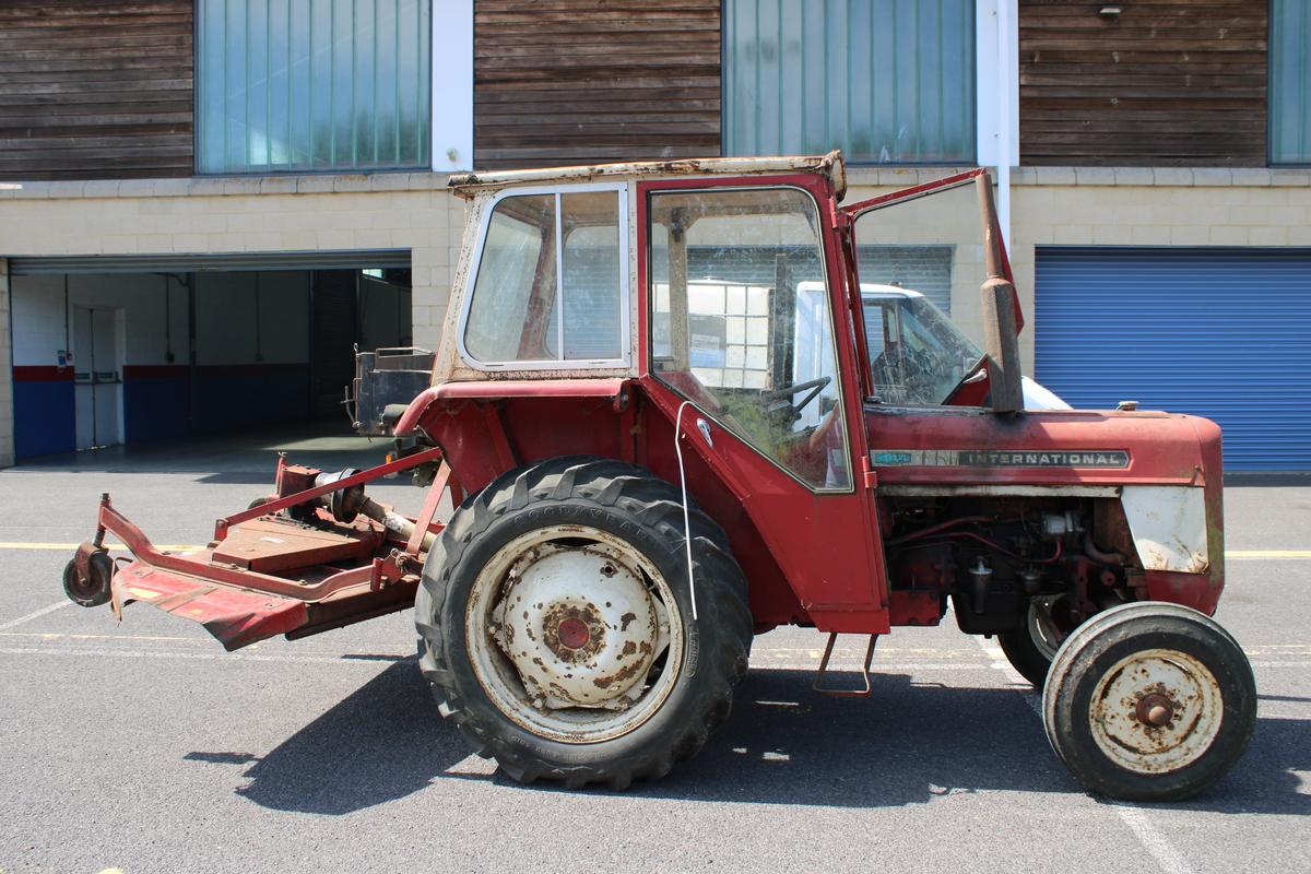 1975 International 444 TRACTOR