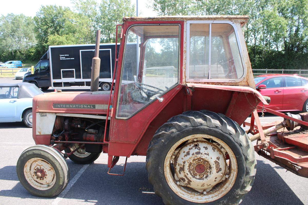 1975 International 444 TRACTOR