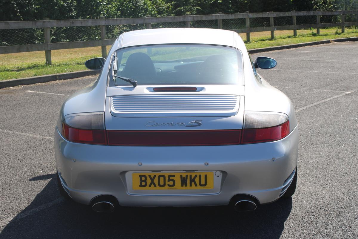 2005 Porsche 911 Carrera 4S