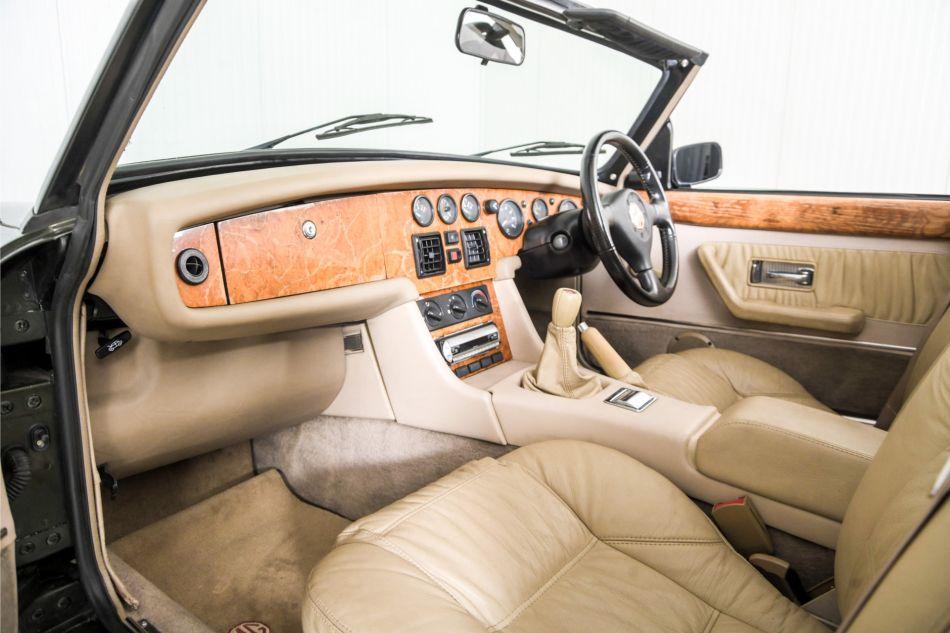 1995 MG RV8