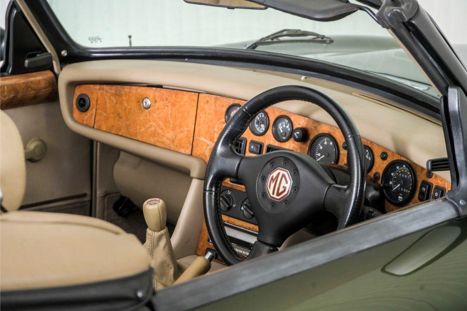 1995 MG RV8
