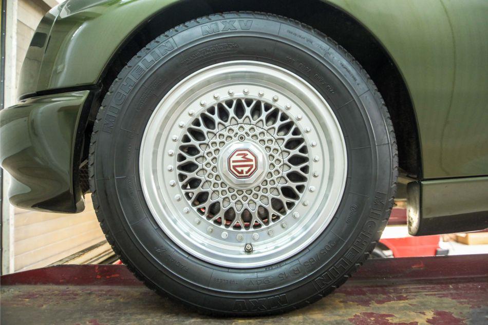 1995 MG RV8