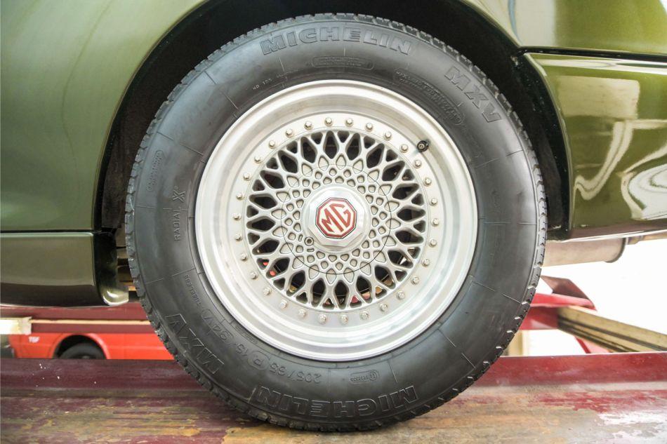 1995 MG RV8