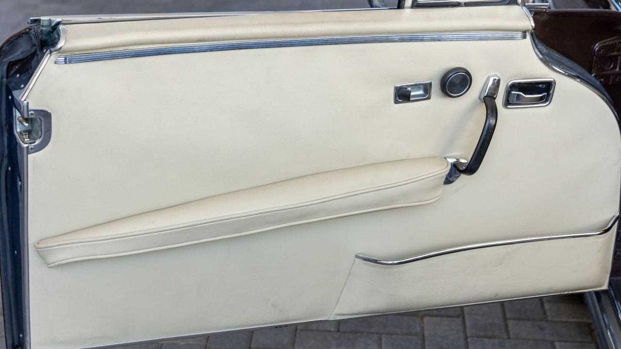 1971 Mercedes - Benz 280 SE 3.5 CABRIOLET