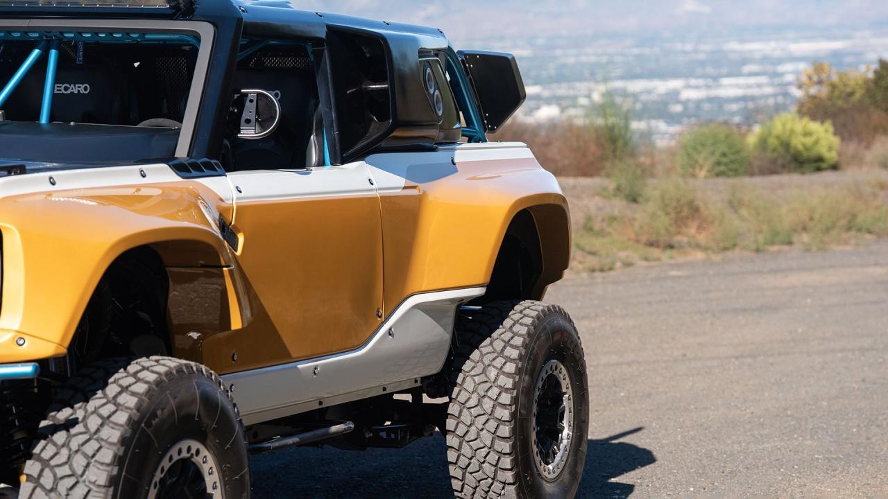 2023 Ford Bronco DR