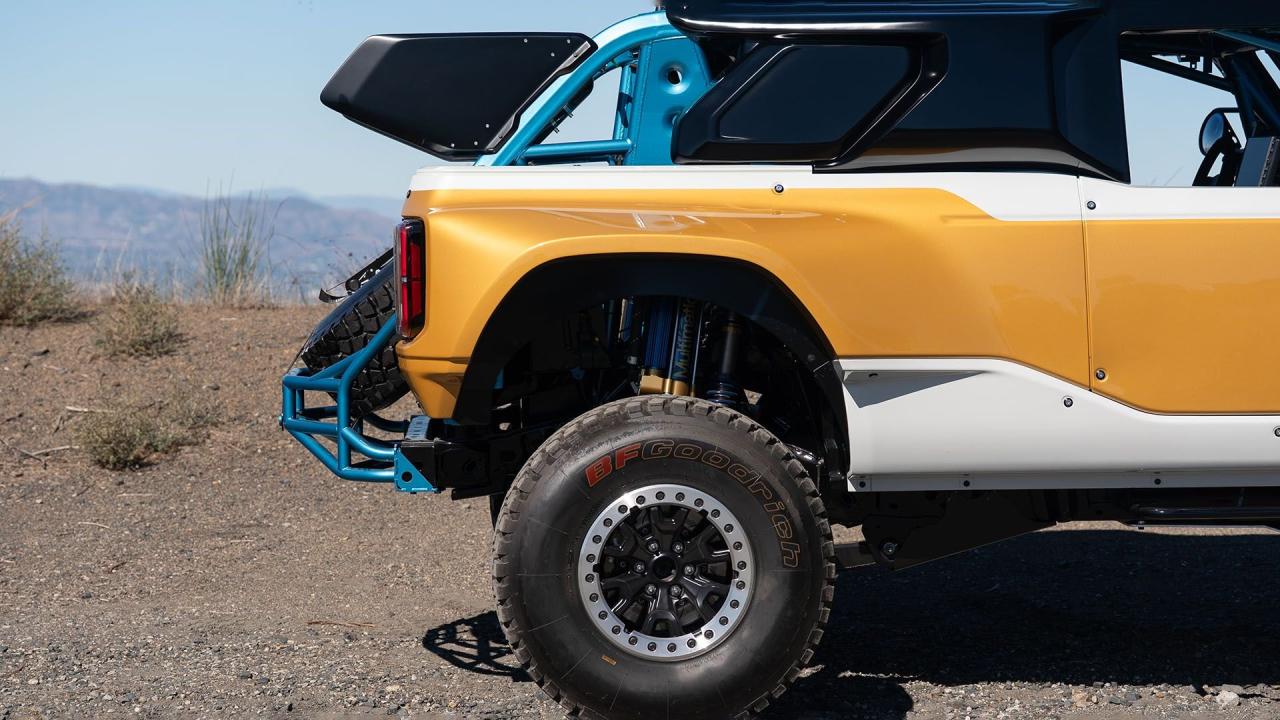 2023 Ford Bronco DR