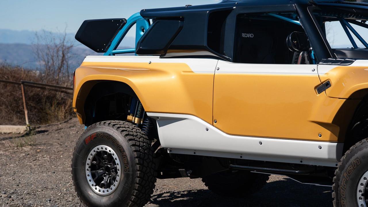 2023 Ford Bronco DR