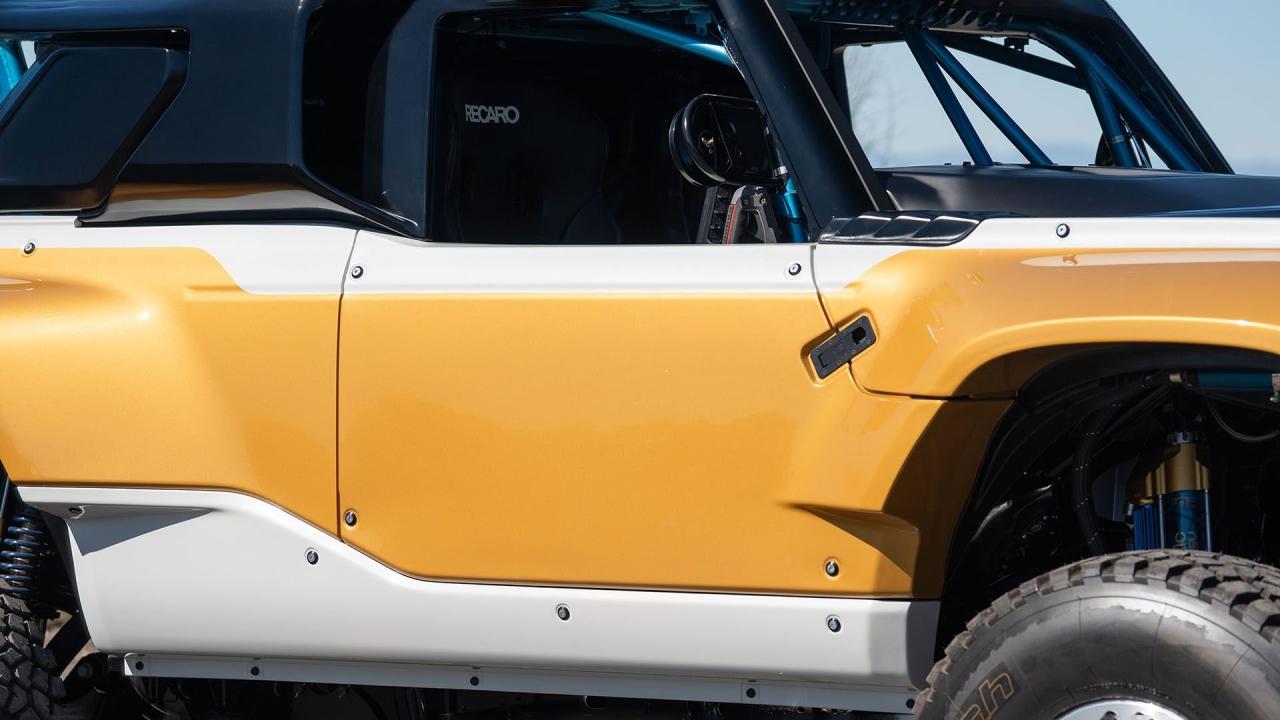 2023 Ford Bronco DR