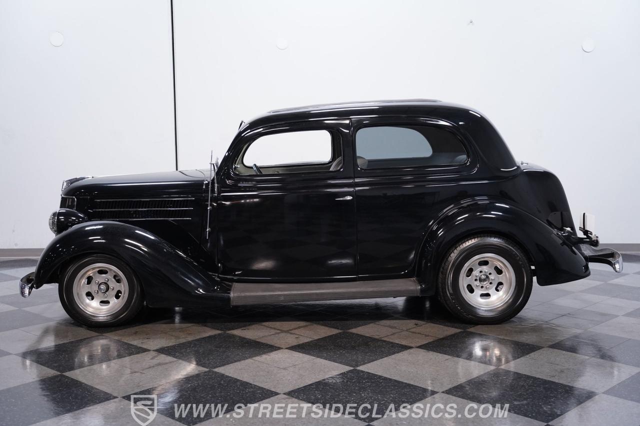 1936 Ford Tudor Humpback