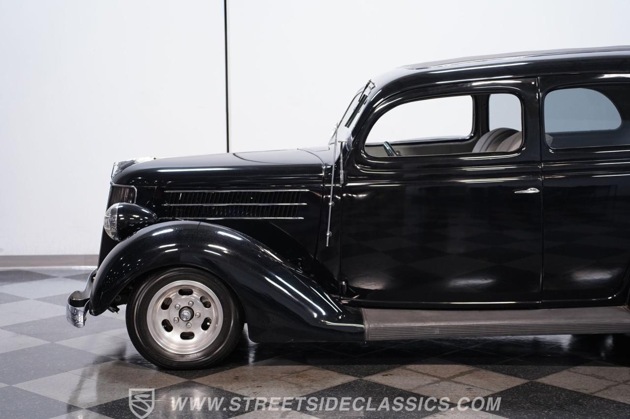 1936 Ford Tudor Humpback