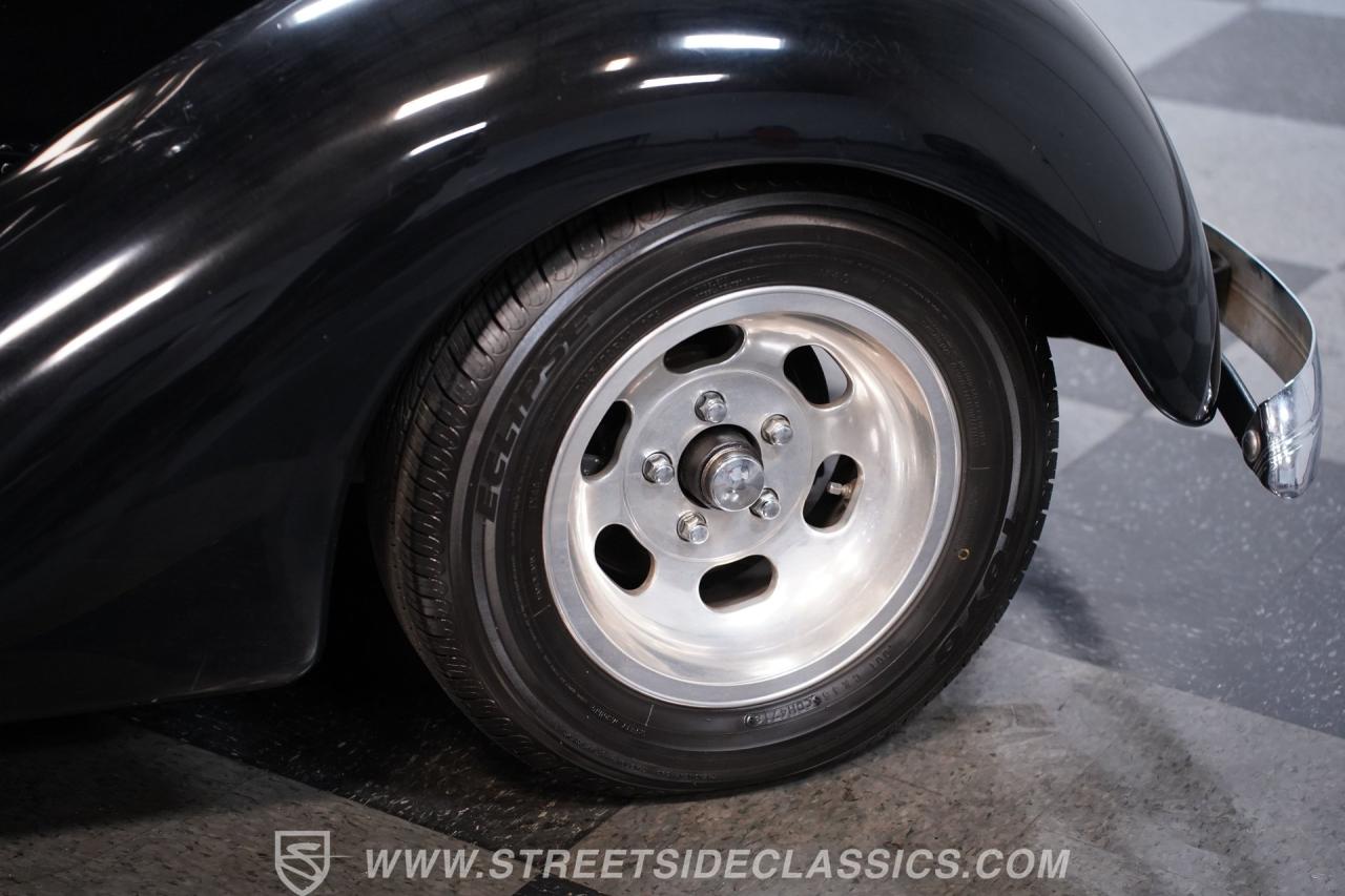1936 Ford Tudor Humpback