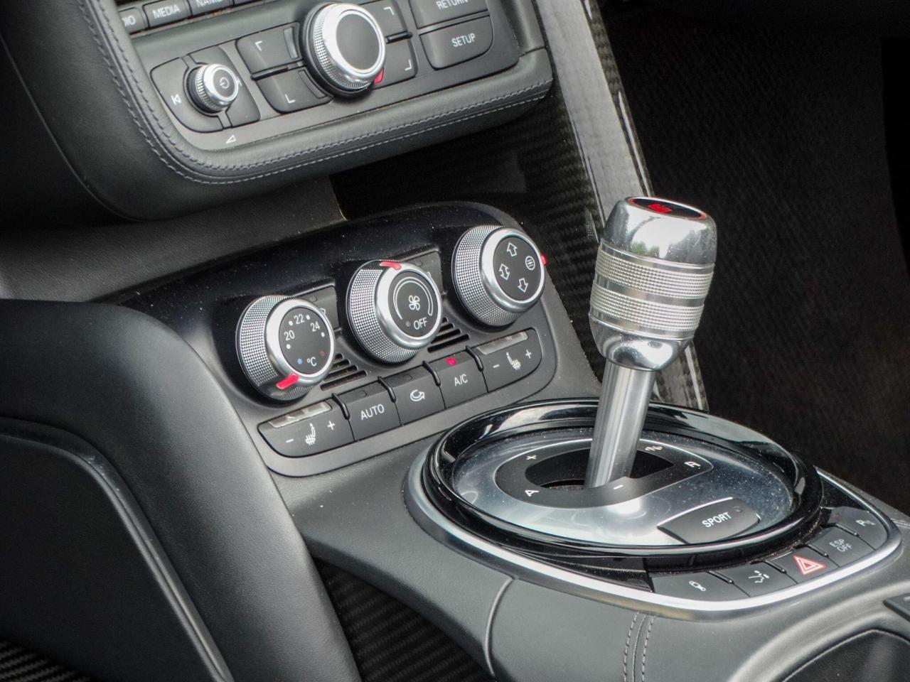 2013 Audi 5.2 FSI V10 Spyder S Tronic quattro Euro 5 2dr