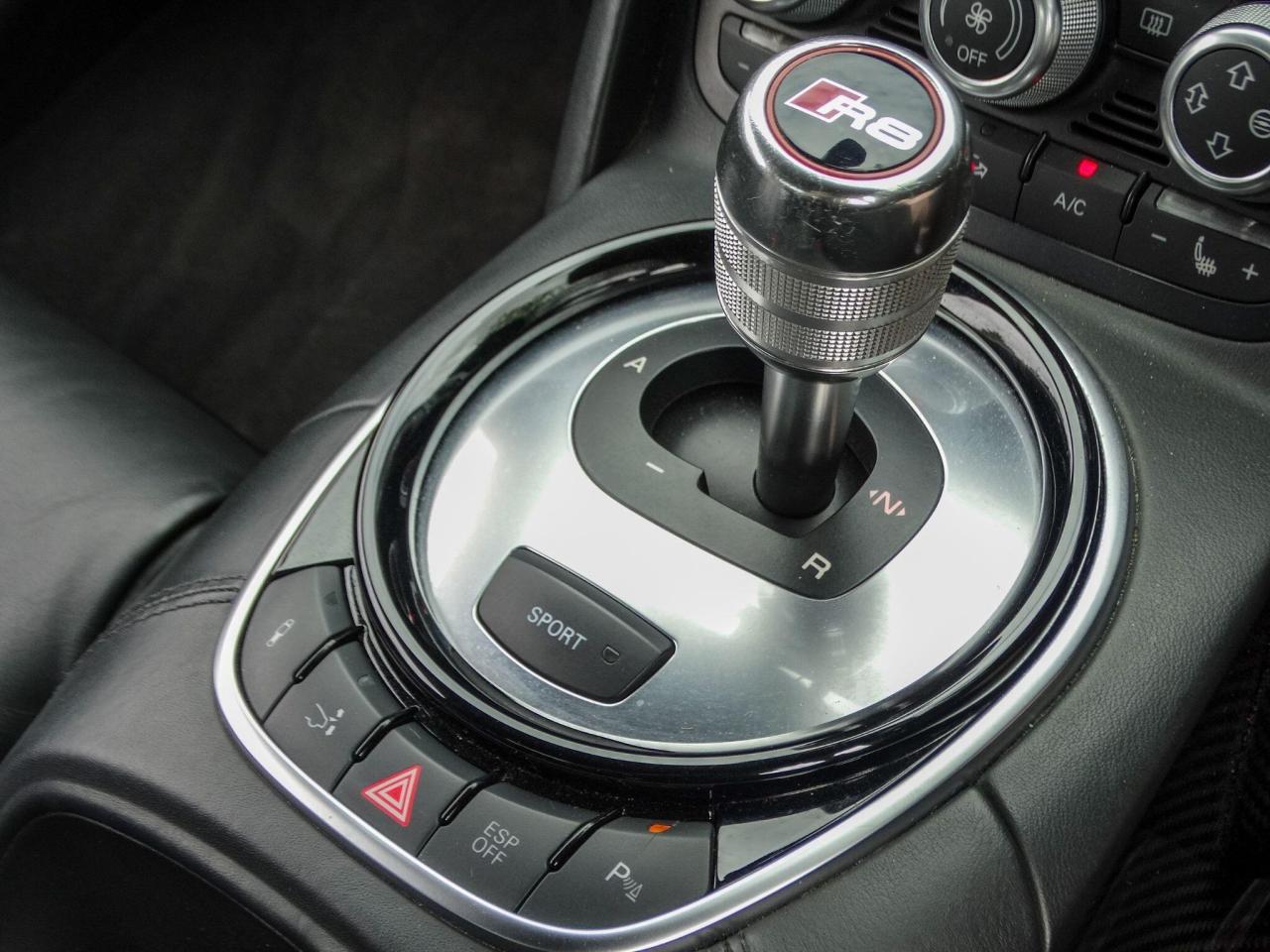 2013 Audi 5.2 FSI V10 Spyder S Tronic quattro Euro 5 2dr