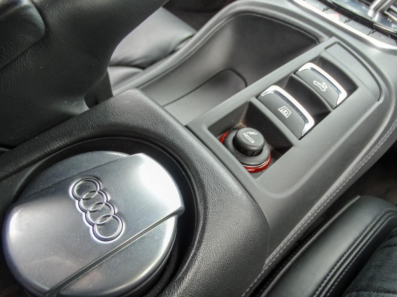 2013 Audi 5.2 FSI V10 Spyder S Tronic quattro Euro 5 2dr