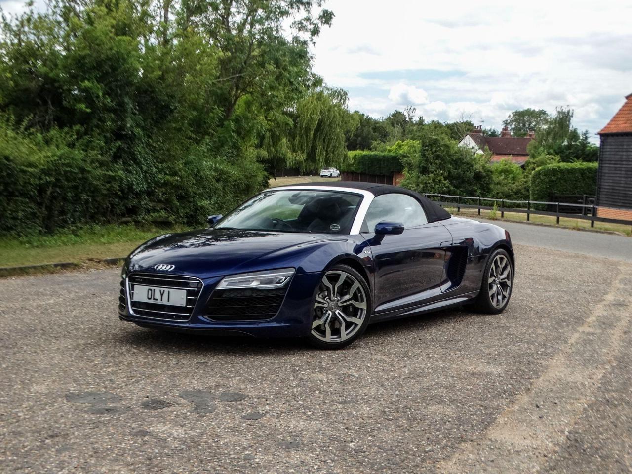 2013 Audi 5.2 FSI V10 Spyder S Tronic quattro Euro 5 2dr