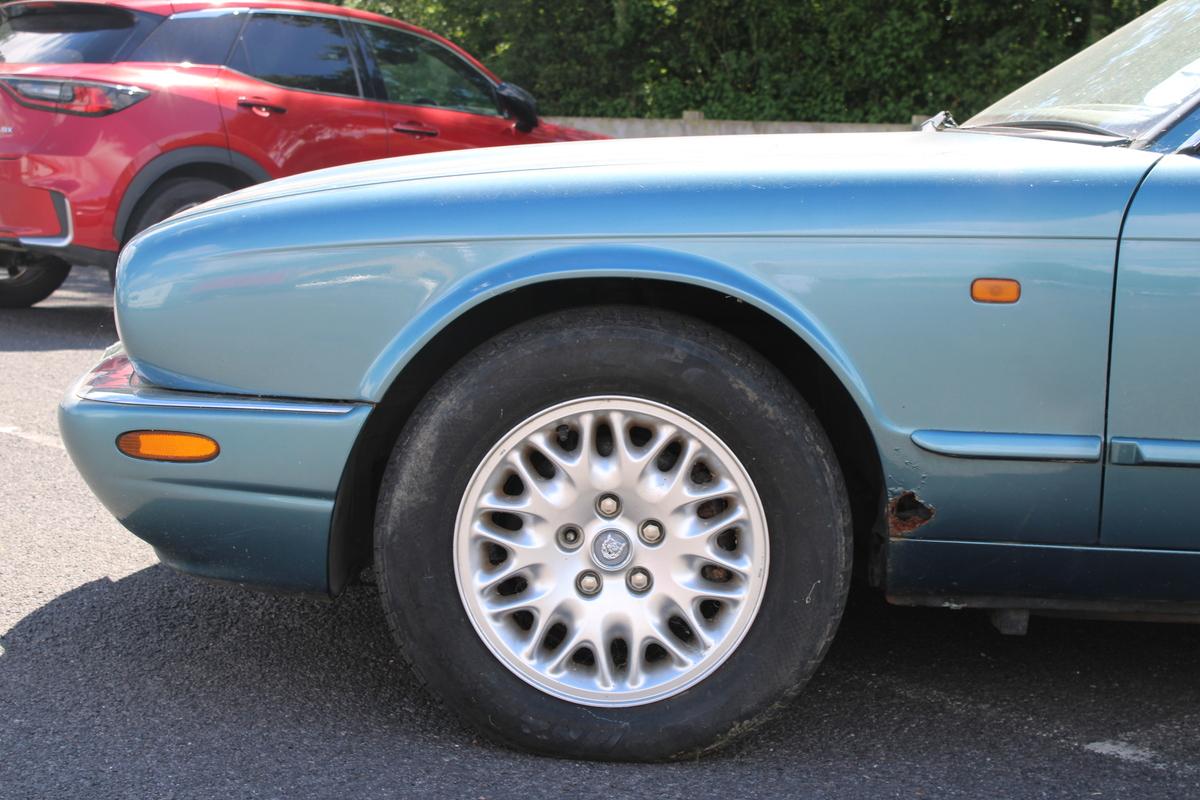 1999 Jaguar XJ8 AUTO