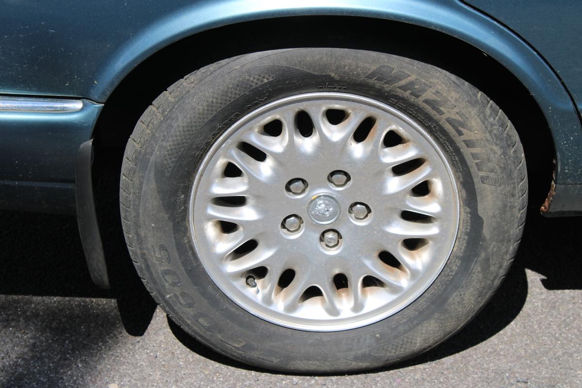 1999 Jaguar XJ8 AUTO