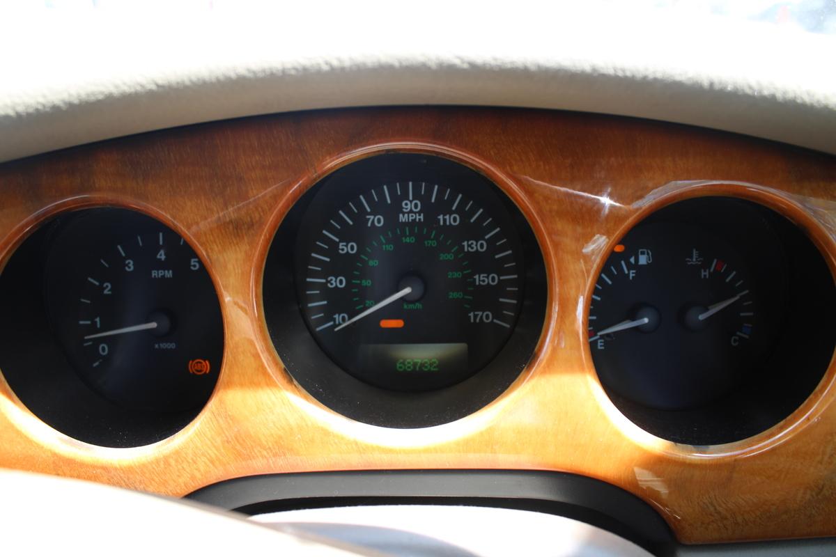 1999 Jaguar XJ8 AUTO